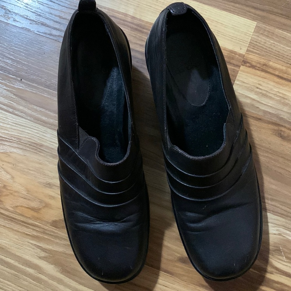 Look New Dansko dress shoes